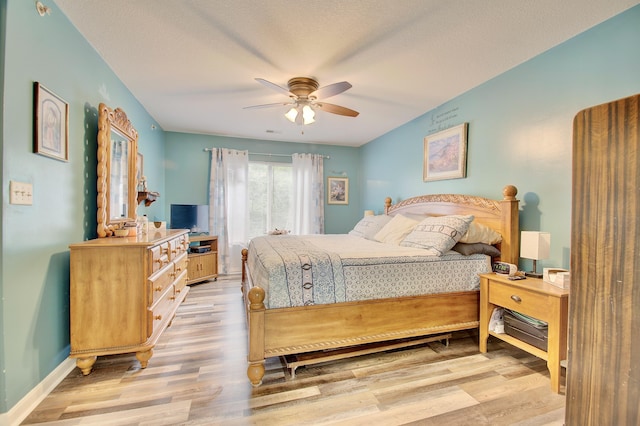 5913 Boulder Vw, Cold Spring, KY 41076 - bedroom with light wood-type flooring, baseboards, and a ceiling fan