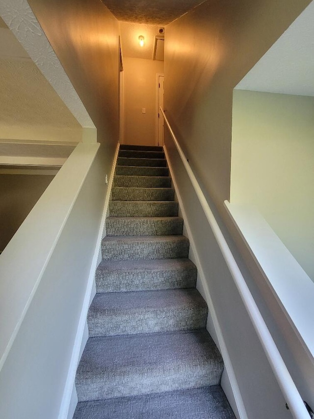 122 Whitney Ct, Crestview Hills, KY 41017 - stairway featuring carpet