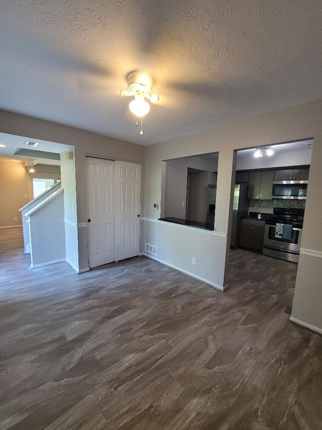 122 Whitney Ct, Crestview Hills, KY 41017 - unfurnished living room with a textured ceiling and a ceiling fan