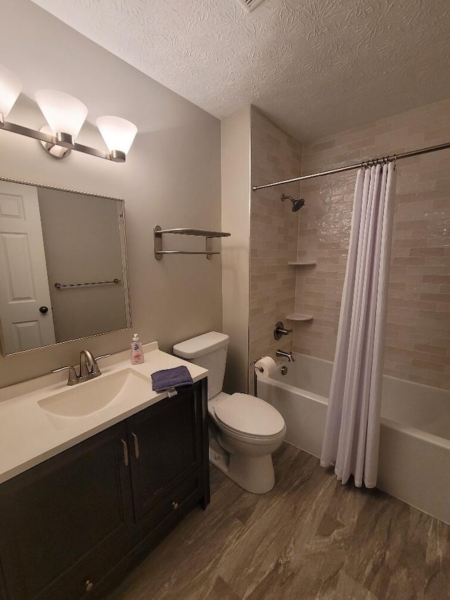 122 Whitney Ct, Crestview Hills, KY 41017 - full bathroom featuring shower / tub combo with curtain, vanity, wood finished floors, and a textured ceiling