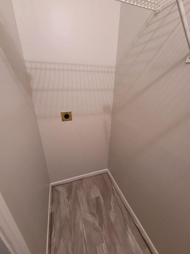 122 Whitney Ct, Crestview Hills, KY 41017 - laundry room featuring electric dryer hookup and baseboards