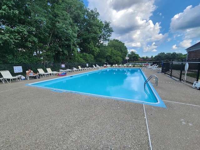 218 Shaker Heights Ln, Crestview Hills, KY 41017 - community pool featuring a patio area
