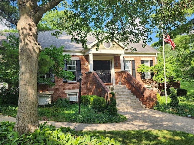 218 Shaker Heights Ln, Crestview Hills, KY 41017 - view of front of home featuring brick siding
