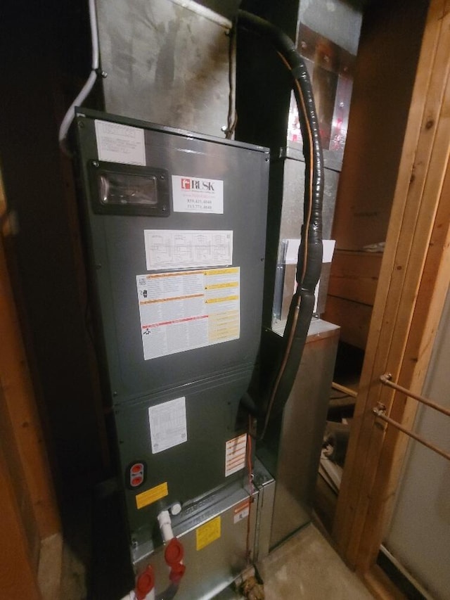 218 Shaker Heights Ln, Crestview Hills, KY 41017 - utility room featuring heating unit