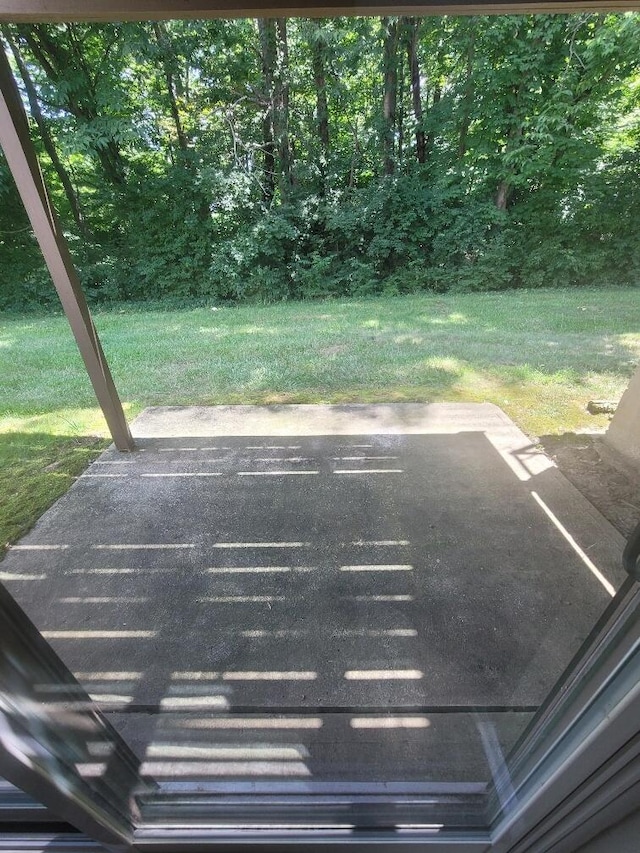 218 Shaker Heights Ln, Crestview Hills, KY 41017 - view of grassy yard with a patio area