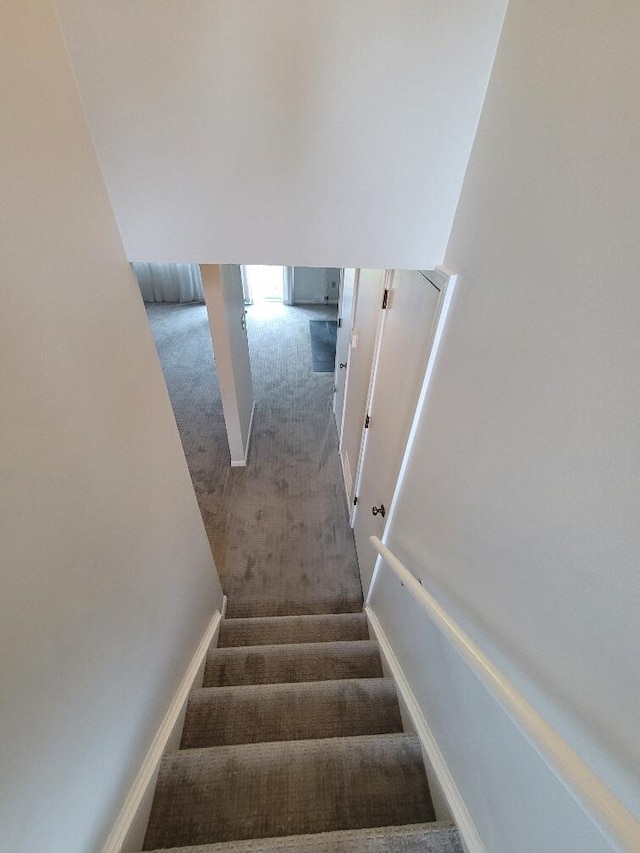 152 Steelway Farm Ct, Crestview Hills, KY 41017 - staircase featuring carpet