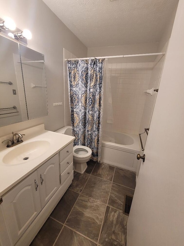 152 Steelway Farm Ct, Crestview Hills, KY 41017 - full bathroom featuring vanity, shower / bathtub combination with curtain, and a textured ceiling