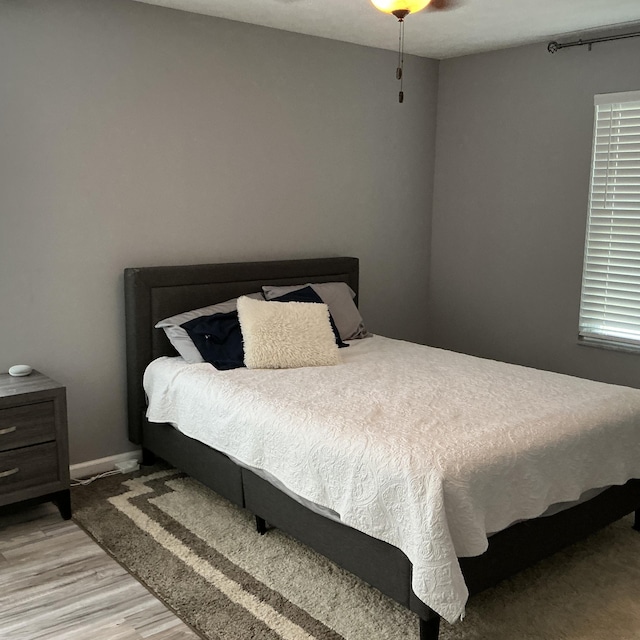 351 Deepwoods Dr, Newport, KY 41076 - bedroom featuring light wood finished floors and baseboards