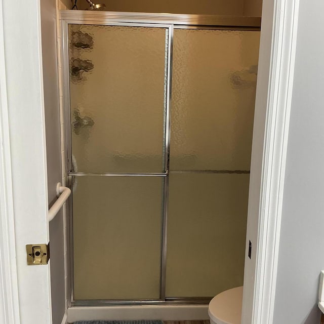 351 Deepwoods Dr, Newport, KY 41076 - full bathroom with toilet and a shower with door