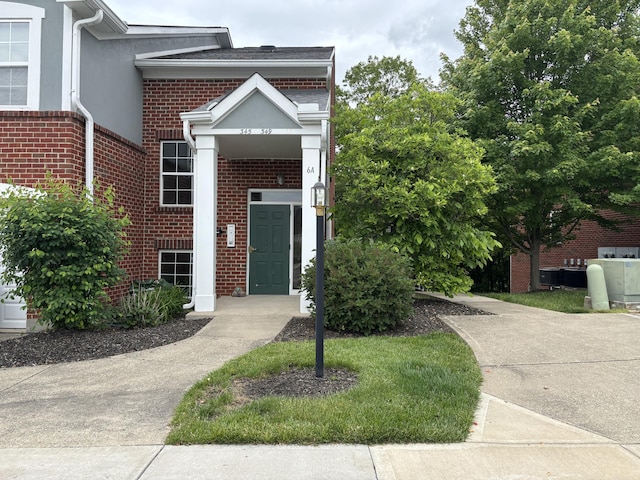 351 Deepwoods Dr, Newport, KY 41076 - entrance to property featuring brick siding