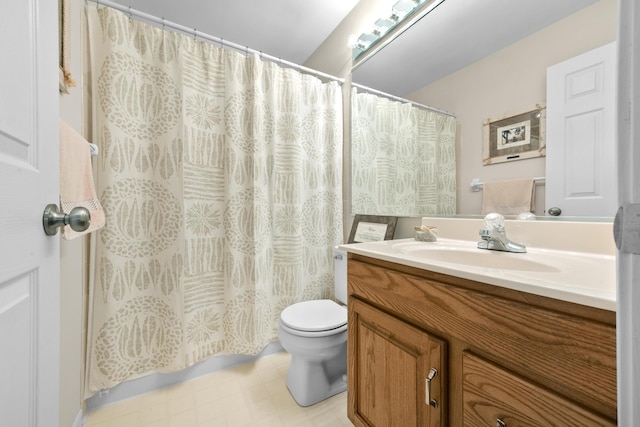 1622 Castle Hill Ln, Fort Wright, KY 41011 - full bath featuring vanity, toilet, tile patterned floors, and a shower with shower curtain