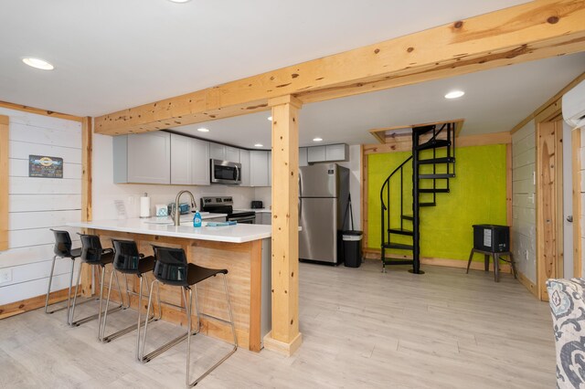 310 Greene Rd, Williamstown, KY 41097 - kitchen featuring stainless steel appliances, baseboards, light wood finished floors, a peninsula, and recessed lighting