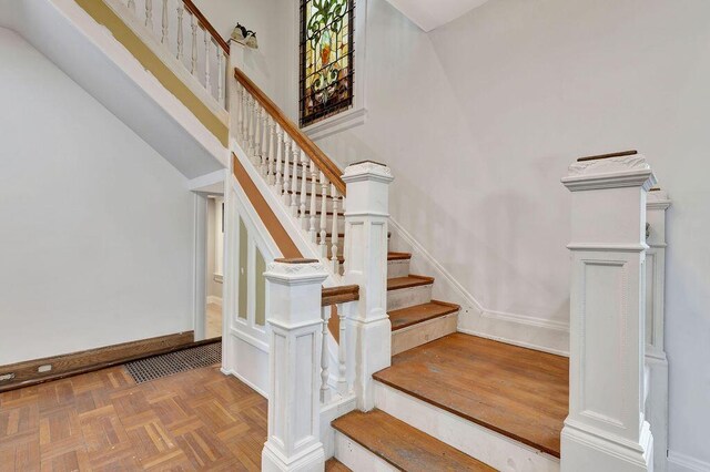 274 Ward Ave, Bellevue, KY 41073 - staircase featuring baseboards