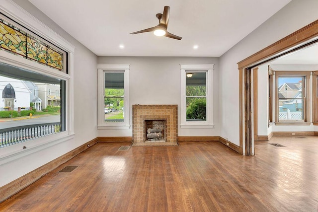 274 Ward Ave, Bellevue, KY 41073 - unfurnished living room featuring wood finished floors, plenty of natural light, a fireplace with flush hearth, baseboards, and recessed lighting