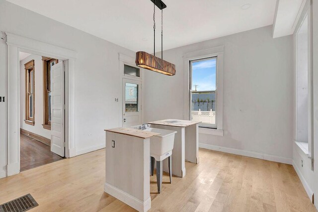 274 Ward Ave, Bellevue, KY 41073 - dining space featuring light wood-style floors and baseboards