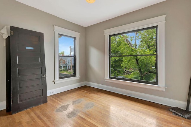 274 Ward Ave, Bellevue, KY 41073 - unfurnished room featuring baseboards, healthy amount of natural light, and light wood-style floors