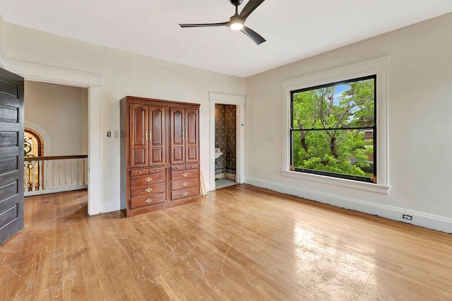 274 Ward Ave, Bellevue, KY 41073 - unfurnished bedroom featuring light wood-style flooring, baseboards, ensuite bath, and ceiling fan