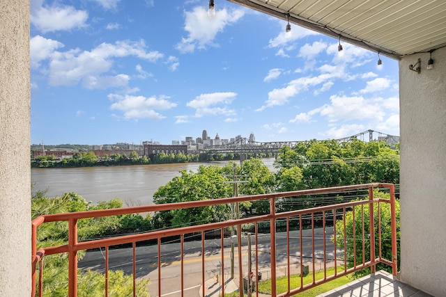 902 Vernon Pl, Covington, KY 41016 - balcony with a water view and a city view