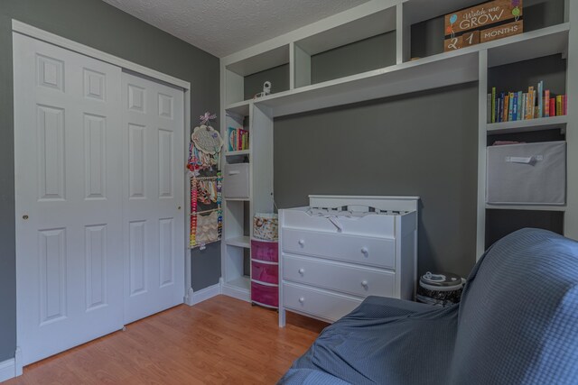2780 Berwood Ln, Hebron, KY 41048 - bedroom featuring light wood finished floors, a textured ceiling, and a closet
