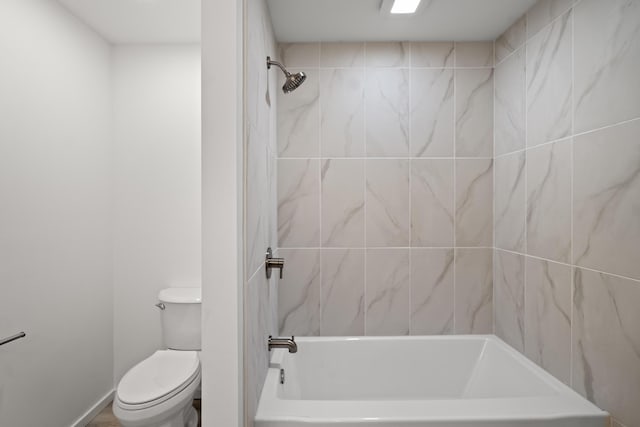 904 5th Ave, Dayton, KY 41074 - bathroom with toilet and shower / bathtub combination