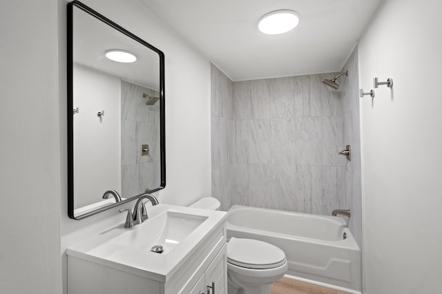 904 5th Ave, Dayton, KY 41074 - bathroom with vanity, toilet, and bathtub / shower combination