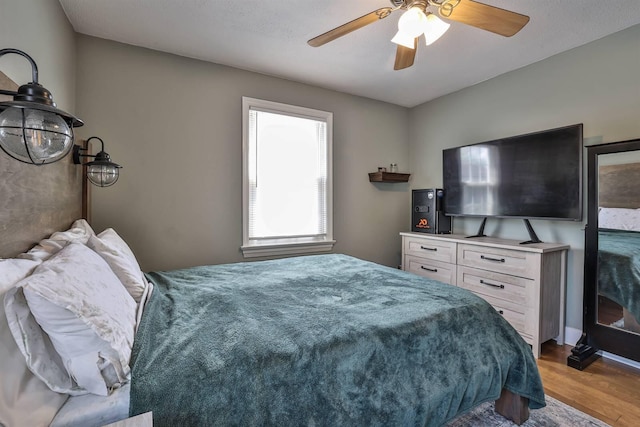 406 Hallam Ave, Erlanger, KY 41018 - bedroom with wood finished floors and ceiling fan