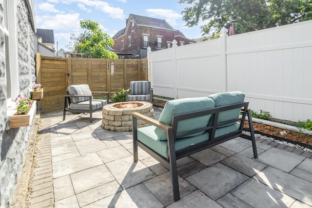 259 Van Voast Ave Unit 1, Bellevue, KY 41073 - fenced backyard with a patio area and an outdoor living space with a fire pit