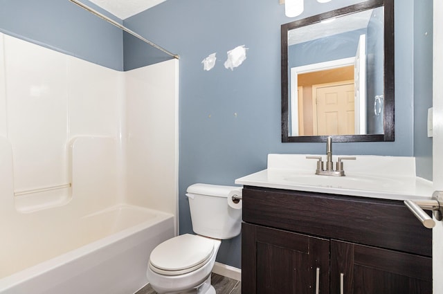 876 Virginiabradford Ct, Erlanger, KY 41018 - full bath featuring toilet, vanity, shower / tub combination, and baseboards