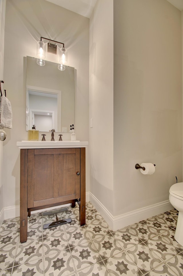 827 Iva Del Ct, Crescent Springs, KY 41017 - bathroom with vanity, toilet, and baseboards