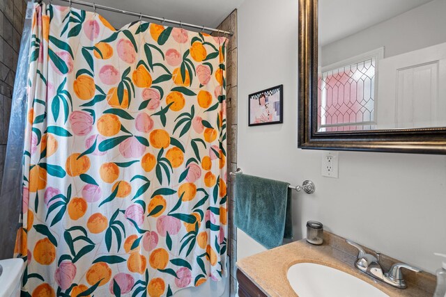 203 E Southern Ave, Covington, KY 41015 - full bath with vanity and curtained shower