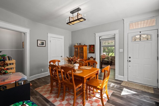 203 E Southern Ave, Covington, KY 41015 - dining area featuring wood finished floors and baseboards