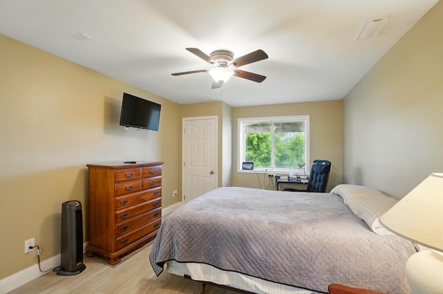 1344 Wilshire Ct, Union, KY 41091 - bedroom with light wood finished floors, baseboards, and a ceiling fan