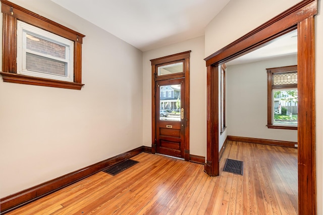 436 Elm St, Ludlow, KY 41016 - foyer entrance featuring light wood-type flooring and baseboards
