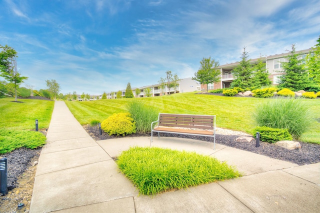 3942 Brunswick Ct, Erlanger, KY 41018 - view of property's community featuring a lawn and a residential view