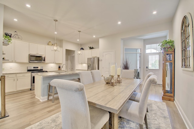 3942 Brunswick Ct, Erlanger, KY 41018 - dining room featuring light wood-style floors, recessed lighting, and baseboards