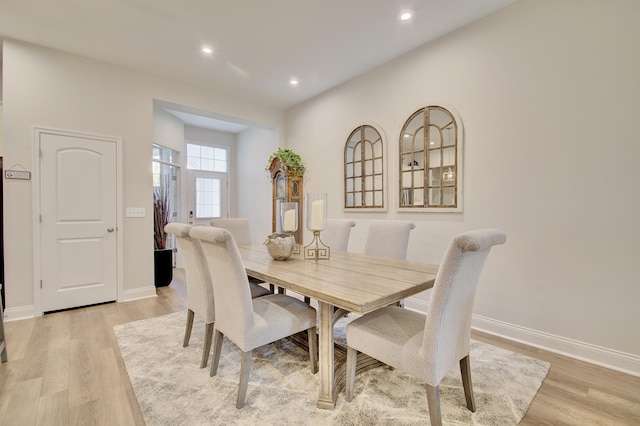 3942 Brunswick Ct, Erlanger, KY 41018 - dining space featuring light wood-type flooring, baseboards, and recessed lighting