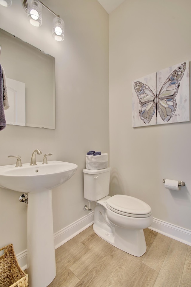 3942 Brunswick Ct, Erlanger, KY 41018 - bathroom featuring toilet, baseboards, wood finished floors, and a sink