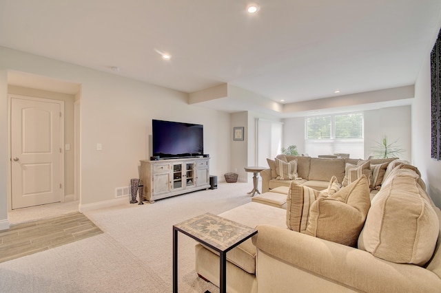 3942 Brunswick Ct, Erlanger, KY 41018 - living room with light colored carpet, recessed lighting, and baseboards