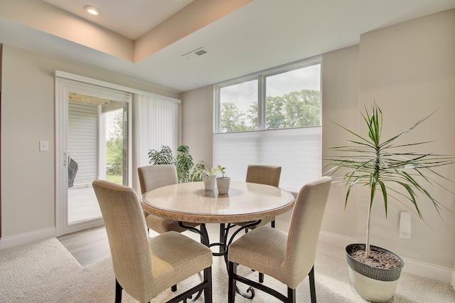 3942 Brunswick Ct, Erlanger, KY 41018 - dining area featuring baseboards, light carpet, and recessed lighting