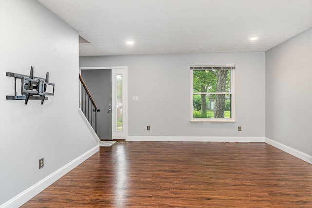 2862 Cliffview Ct, Villa Hills, KY 41017 - entrance foyer with healthy amount of natural light, wood finished floors, stairway, baseboards, and recessed lighting