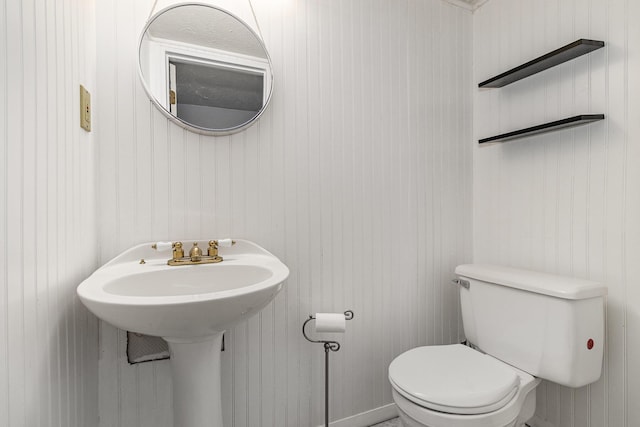 2862 Cliffview Ct, Villa Hills, KY 41017 - bathroom featuring toilet and a sink