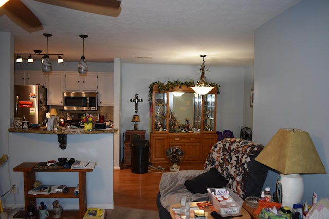185 Cave Run Dr Unit 5, Erlanger, KY 41018 - living area featuring wood finished floors