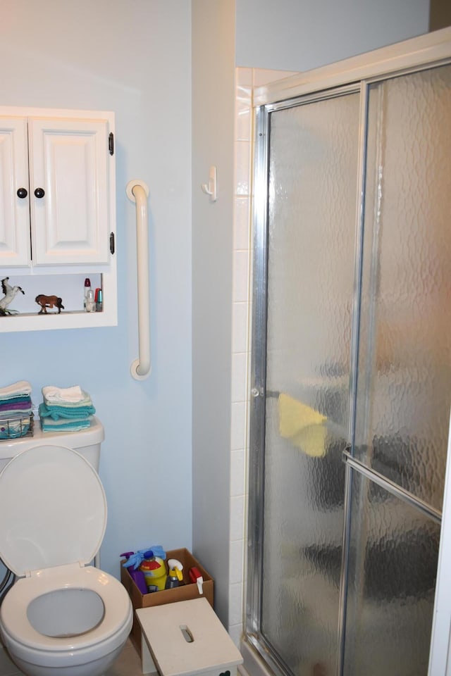 185 Cave Run Dr Unit 5, Erlanger, KY 41018 - bathroom with a shower stall and toilet