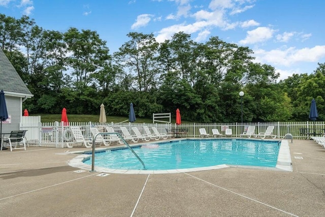 185 Cave Run Dr Unit 5, Erlanger, KY 41018 - community pool featuring a patio and view of scattered trees