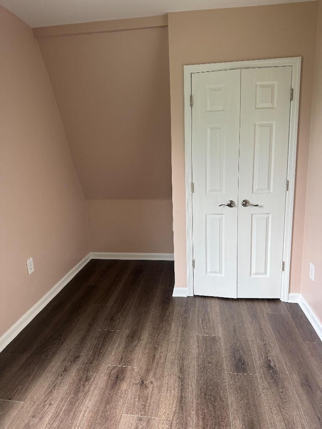 1148 Park Ave, Newport, KY 41071 - additional living space featuring dark wood-type flooring, baseboards, and vaulted ceiling