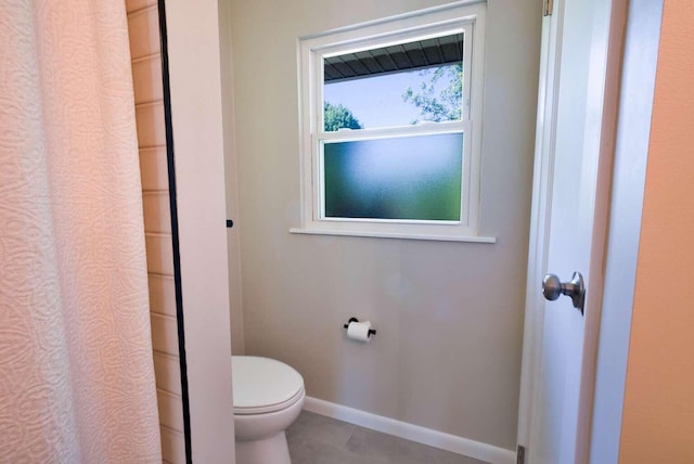 3416 Meadowlark Dr, Edgewood, KY 41018 - bathroom featuring baseboards, toilet, tile patterned flooring, and a shower with curtain