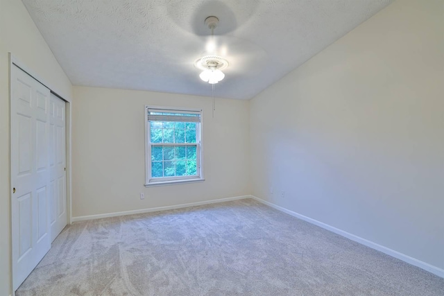 328 Deepwoods Dr, Highland Heights, KY 41076 - unfurnished bedroom with carpet floors, baseboards, a textured ceiling, and a closet
