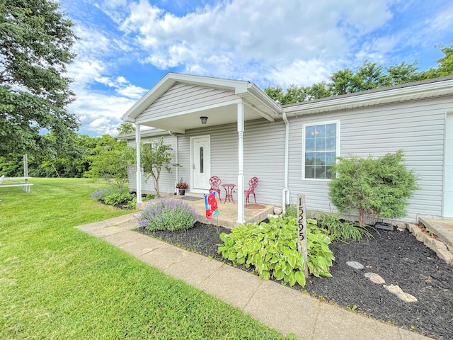 15295 Parkers Grove Rd, Morning View, KY 41063 - view of front facade with a front yard and a porch