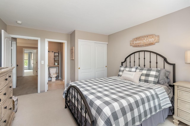 315 Shadow Ridge Dr, Highland Heights, KY 41076 - bedroom with light colored carpet, a closet, and connected bathroom