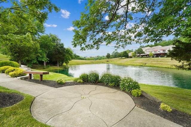 315 Shadow Ridge Dr, Highland Heights, KY 41076 - view of property's community with a water view and a yard